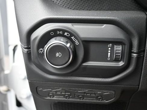 Used 2026 Jeep Wrangler Unlimited Rubicon AWD/4WD image 39