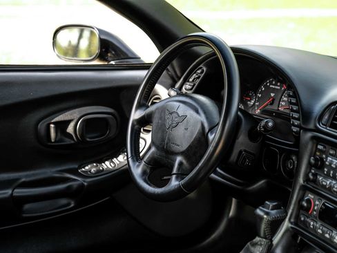 Used 2002 Chevrolet Corvette Convertible w/ Preferred Equipment Group2 image 17