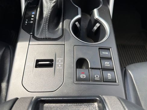 Used 2023 Toyota Highlander XLE AWD/4WD image 33