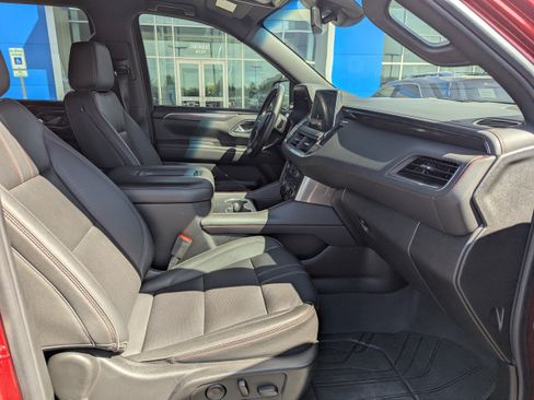 Used 2024 Chevrolet Suburban RST w/ Luxury Package AWD/4WD image 40