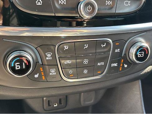 Used 2023 Chevrolet Traverse LT w/ LPO, Floor Liner Package AWD/4WD image 28