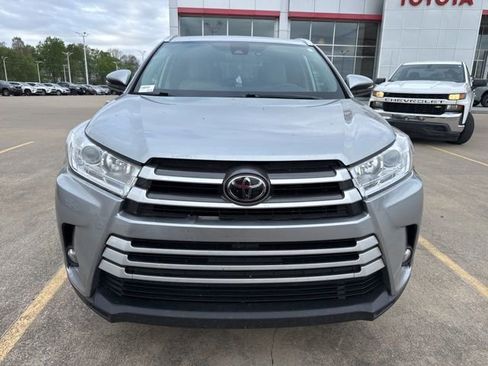 Used 2019 Toyota Highlander XLE image 12