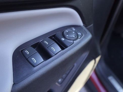 Used 2018 Chevrolet Equinox Premier image 21