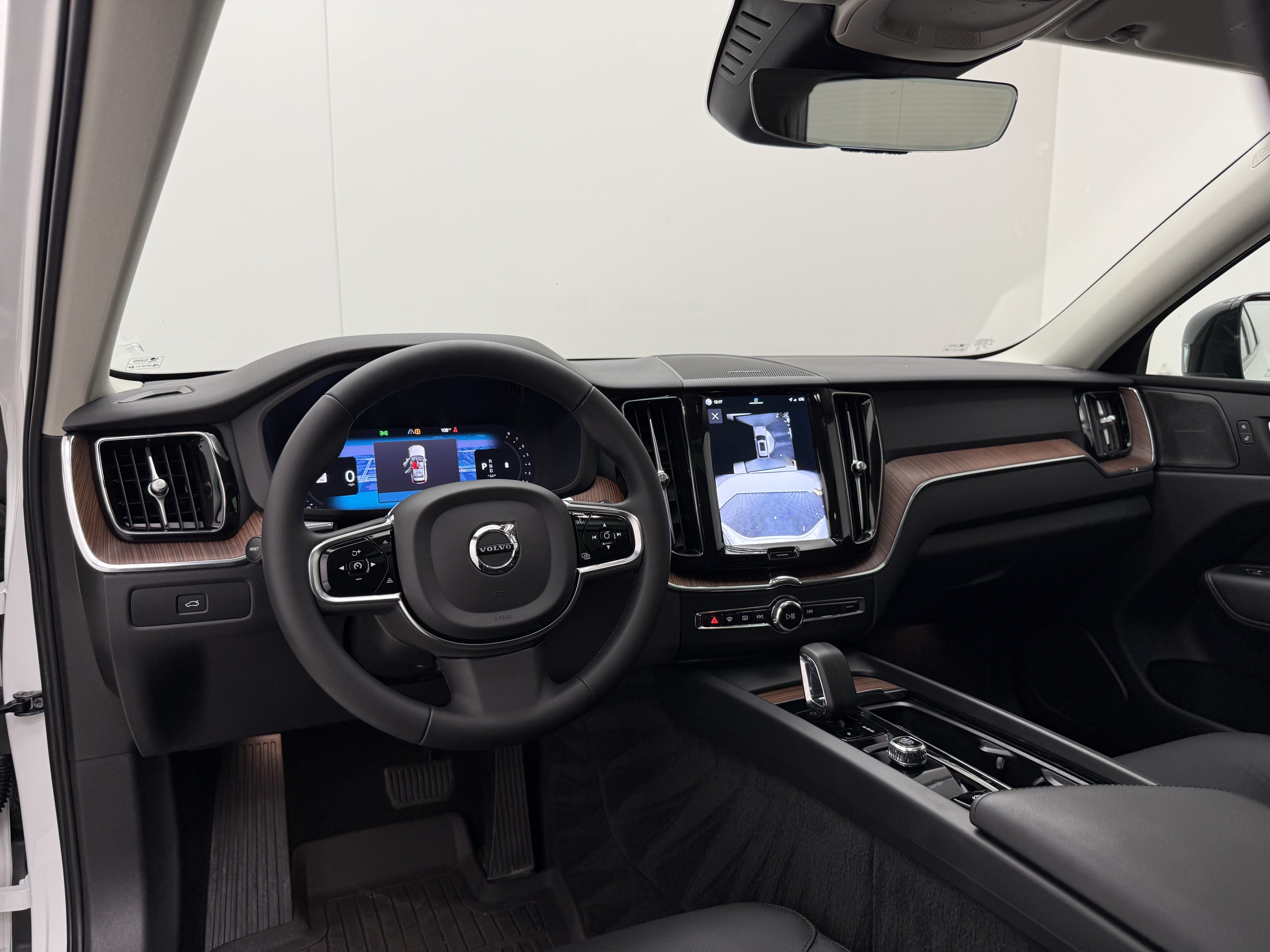 Certified 2024 Volvo XC60 B5 Plus w/ Protection Package Premier AWD/4WD image 23