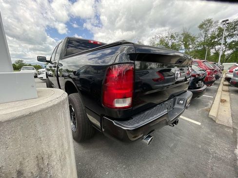 Used 2018 RAM 1500 Express w/ Express Value Package AWD/4WD image 3