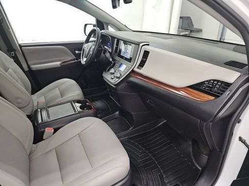 Used 2017 Toyota Sienna Limited Premium AWD/4WD image 42