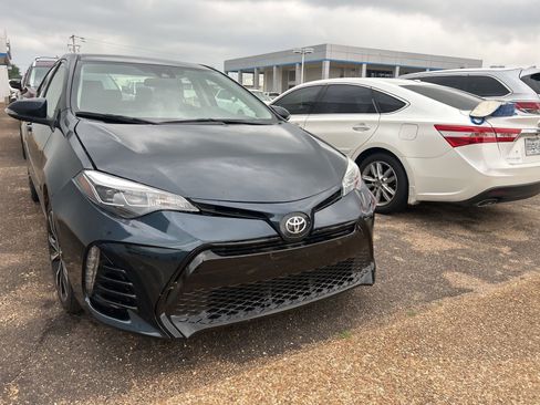 Used 2018 Toyota Corolla SE FWD image 4