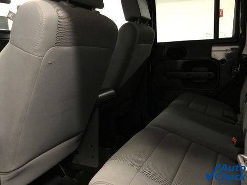 Used 2007 Jeep Wrangler Unlimited Sahara w/ Dual Top Group image 27