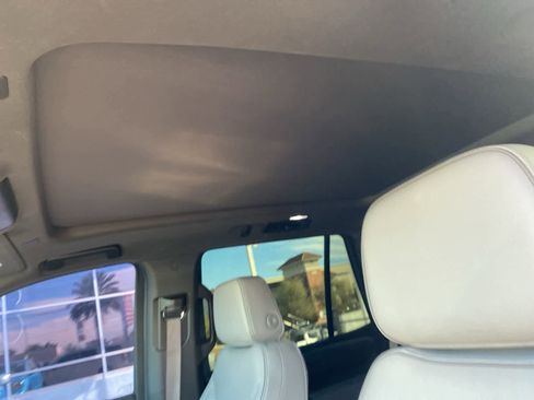 Used 2021 GMC Yukon SLT w/ SLT Premium Package image 13