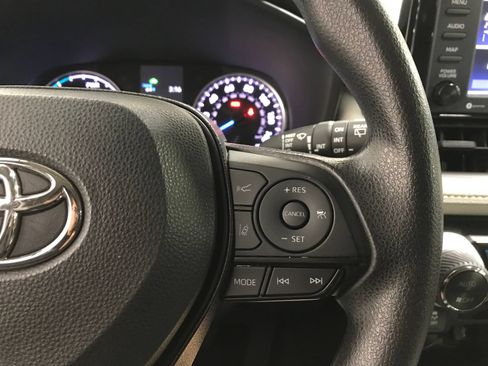Used 2022 Toyota RAV4 XLE AWD/4WD image 19