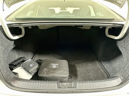 Certified 2023 Volkswagen Jetta SE w/ Panoramic Sunroof Package FWD image 25