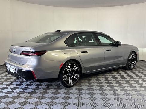 Used 2023 BMW 740i w/ Executive Package RWD image 9