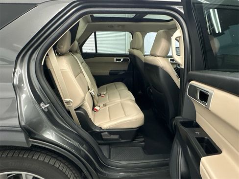 Used 2020 Ford Explorer XLT w/ Equipment Group 202A image 17