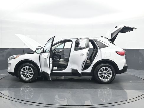 Used 2021 Ford Escape SE w/ Cold Weather Package image 27