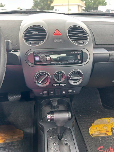 Used 2010 Volkswagen Beetle Coupe FWD image 12