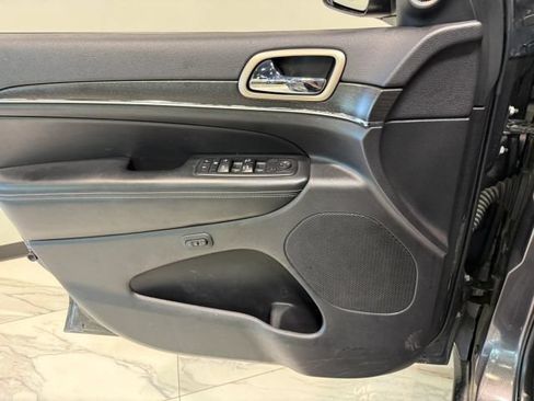 Used 2017 Jeep Grand Cherokee Limited w/ Luxury Group II RWD image 12