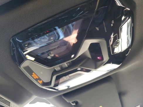 Used 2025 BMW 750e xDrive image 33