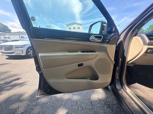 Used 2017 Jeep Grand Cherokee Limited AWD/4WD image 16