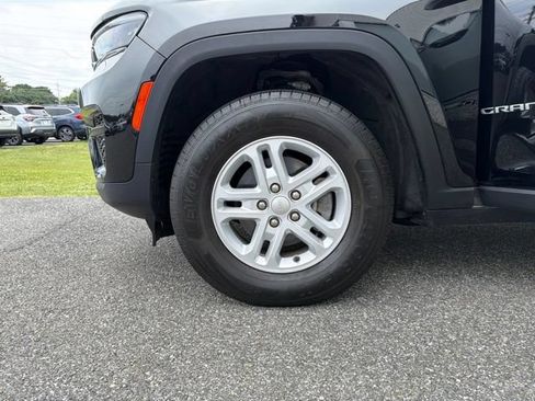 Used 2024 Jeep Grand Cherokee Laredo AWD/4WD image 25