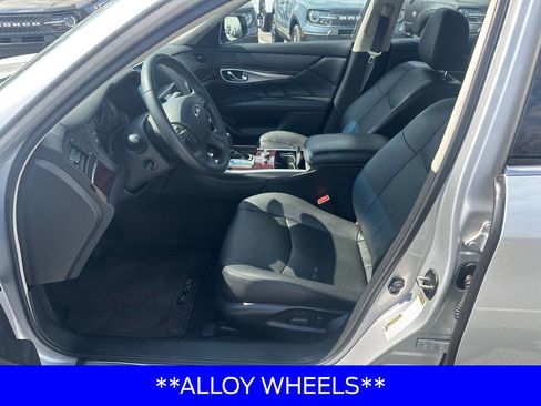 Used 2018 INFINITI Q70 Luxe image 9