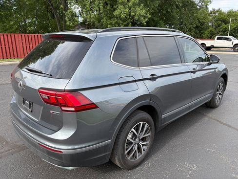 Used 2020 Volkswagen Tiguan SE R-Line AWD/4WD image 3