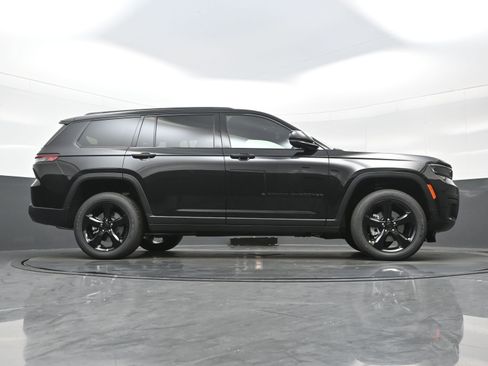 New 2025 Jeep Grand Cherokee L Altitude image 17