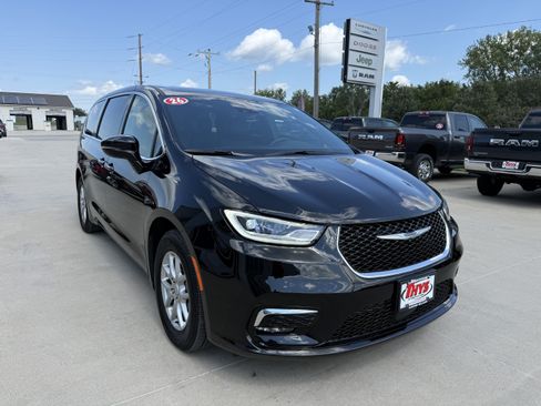Used 2026 Chrysler Pacifica Select FWD image 34