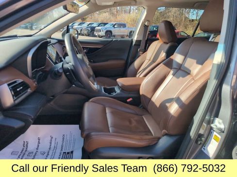 Used 2022 Subaru Outback Touring XT image 11