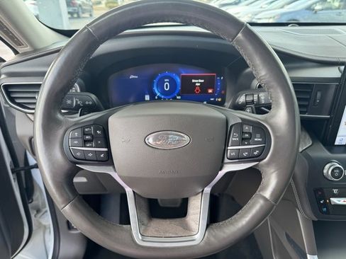 Used 2020 Ford Explorer Platinum w/ Premium Technology Package image 15