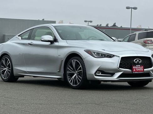 Used 2017 INFINITI Q60 w/ Premium Plus Package 2.0T image 5