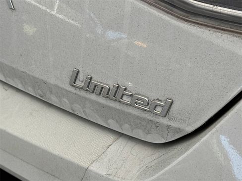 Used 2025 Hyundai Elantra Limited image 8