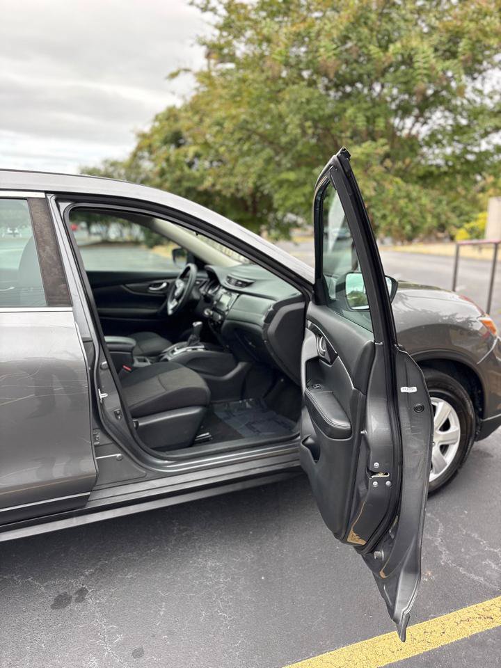 Used 2018 Nissan Rogue S FWD image 16