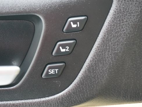 Used 2016 Toyota Highlander Limited Platinum FWD image 18