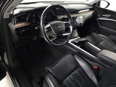 Used 2019 Audi e-tron Prestige w/ Prestige Package image 13