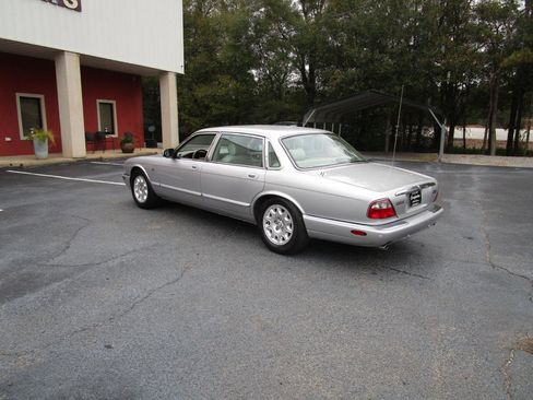 Used 2001 Jaguar XJ8 image 3