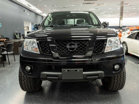 Used 2020 Nissan Frontier SV w/ Midnight Edition Floor Mats RWD image 2