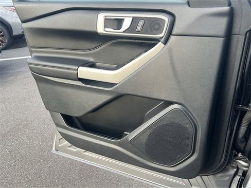 Used 2022 Ford Explorer XLT image 23