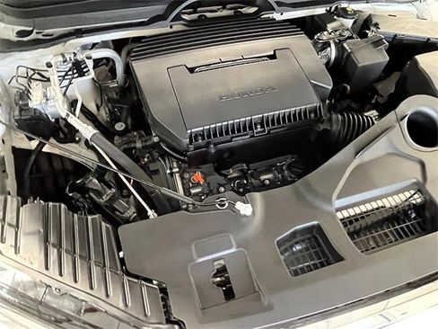 New 2025 Honda Pilot Touring image 12