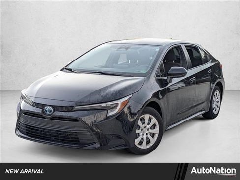 Certified 2024 Toyota Corolla LE image 1