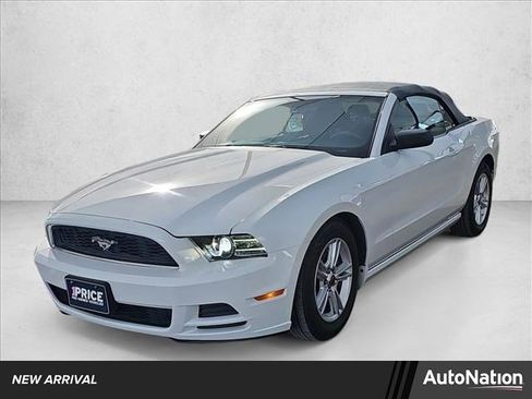 Used 2014 Ford Mustang Convertible image 1