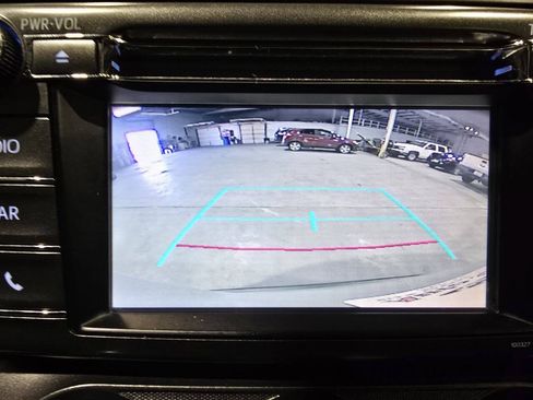 Used 2015 Toyota RAV4 LE AWD/4WD image 39