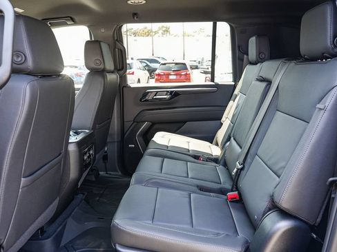 New 2026 Chevrolet Suburban LT w/ Comfort Package AWD/4WD image 18