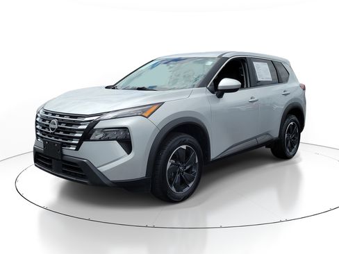 Used 2025 Nissan Rogue SV AWD/4WD image 2