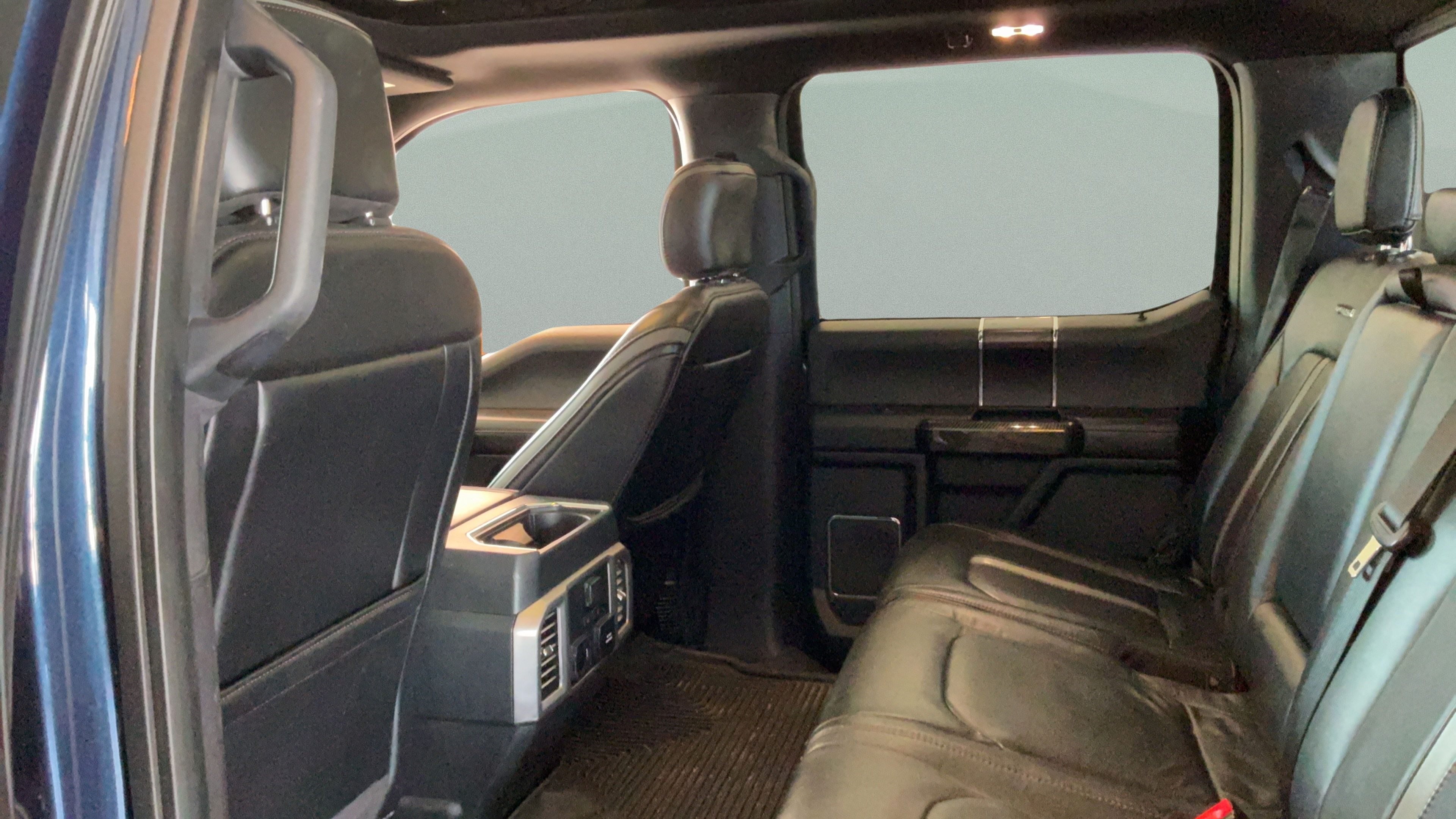 Used 2018 Ford F150 Platinum w/ Equipment Group 701A Luxury AWD/4WD image 34