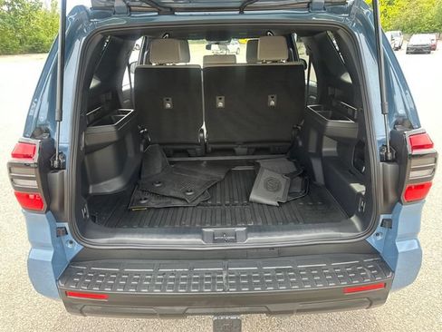 Used 2025 Toyota 4Runner SR5 AWD/4WD image 13