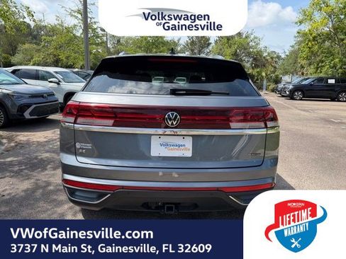 Used 2025 Volkswagen Atlas Cross Sport SE AWD/4WD image 4
