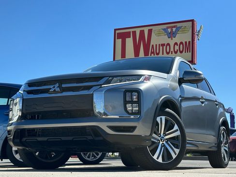 Used 2021 Mitsubishi Outlander Sport SE image 1