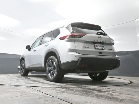 Used 2024 Nissan Rogue SV image 55
