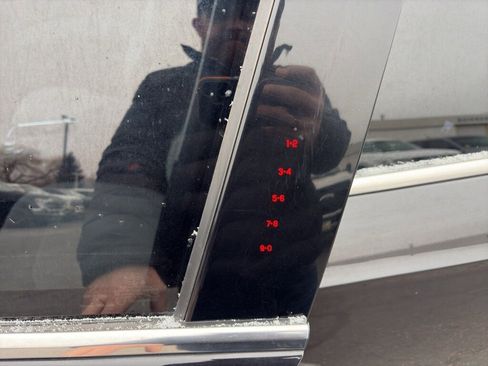 Used 2019 Ford Fusion SE w/ Equipment Group 151A image 9