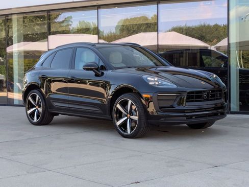 Certified 2026 Porsche Macan AWD/4WD image 7